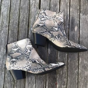 NWOT Lulu’s Python Snake Boots / Booties Size 7.5